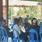 Warga desa gelar mediasi di balai desa setempat