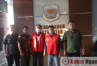 BPS mengenakan rompi tahanan kejaksaan 01.