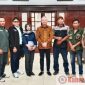 Sejumlah Pengurus DPD SWI Nganjuk bersama PJ Bupati, Sri Handoko Taruna.