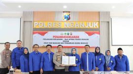 Foto bersama perjanjian kerjasama / MoU