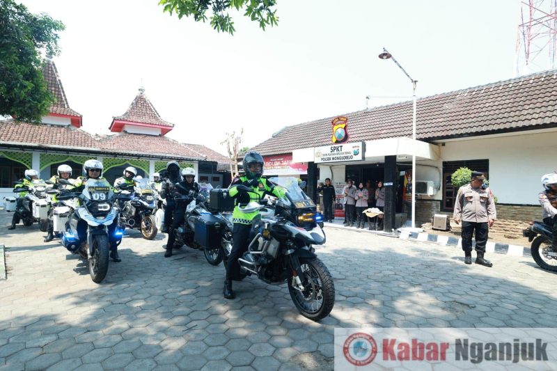 Kapolda Jawa Timur Irjen Pol Drs Imam Sugianto,M.Si bersama Pejabat Utama (PJU) Polda Jatim, melaksanakan patroli