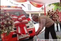 Pj Bupati melakukan pemotongan pita