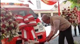 Pj Bupati melakukan pemotongan pita 