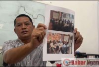 Bagus Setyo Nugroho menunjukkann bukti copy terkait data