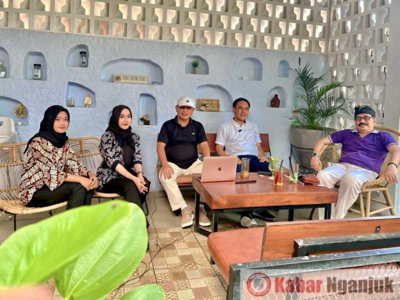 Dr. Wahju Prijo Djatmiko , S.H., M.Hum., M.Sc. G.Dipl. IfSc. kaos hitam bertopi putih