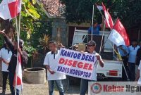 Aksi Unjuk Rasa Warga Desa Tembarak Menuntut Dugaan Penyalahgunaan Dana Desa