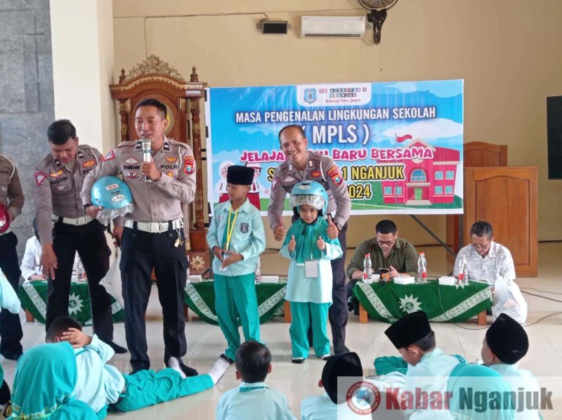 Polres Nganjuk Gelar Edukasi dan Sosialisasi Tertib Lalu Lintas di SD Aisiyah 1 Nganjuk