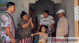 foto bersama anggota DPRD Dan Kepala Dinsos