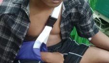 Siswa berinisial P yang mengalami patah tulang saat mendapat perawatan medis di RSD Nganjuk, Rabu (5/8/2026).
